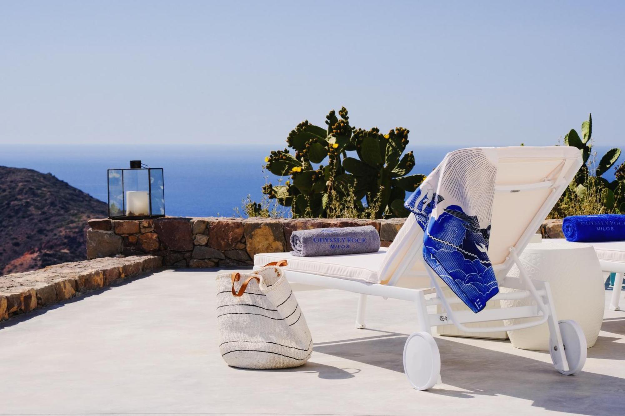 Odyssey Rock Milos Sunset Suites Plaka  Room photo