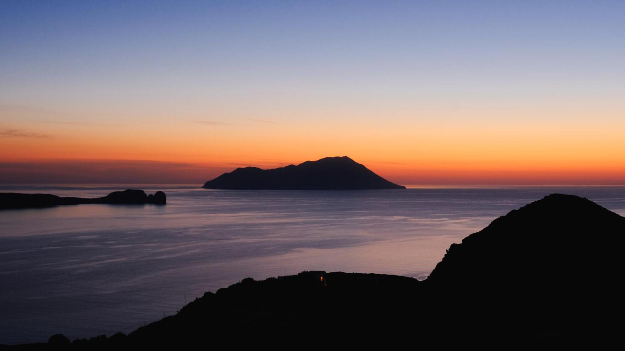 Odyssey Rock Milos Sunset Suites Plaka  Exterior photo